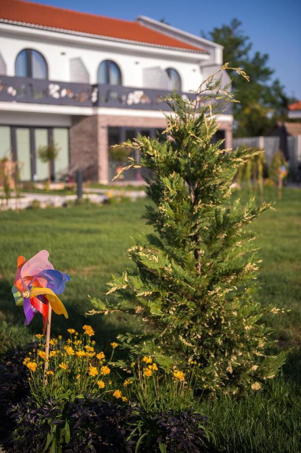 Hotel Boutique 23 Douăzeci şi Trei August Exteriér fotografie