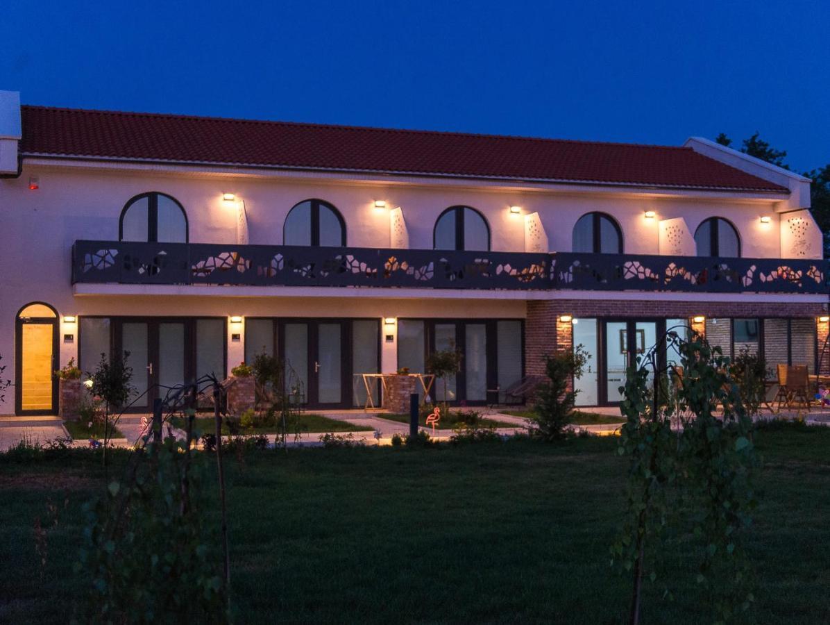 Hotel Boutique 23 Douăzeci şi Trei August Exteriér fotografie