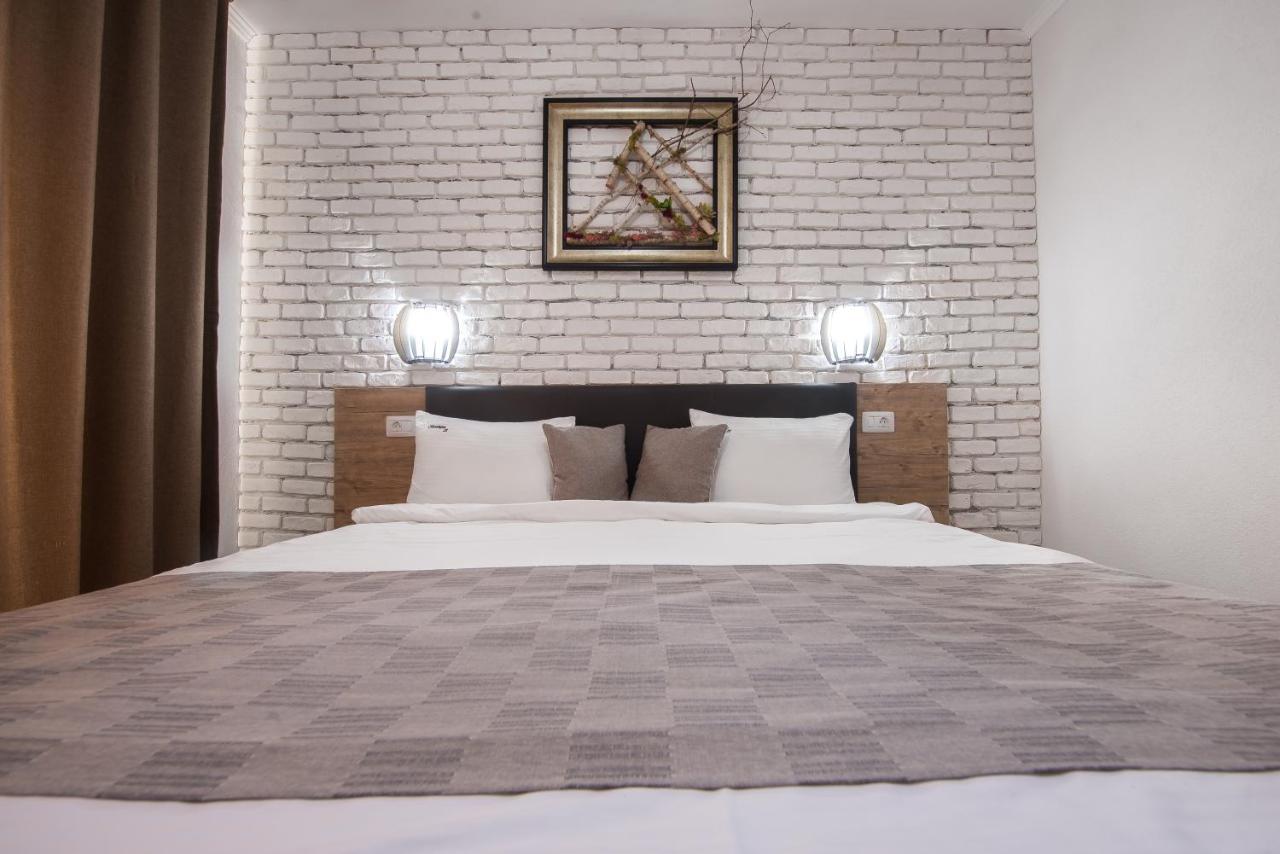 Hotel Boutique 23 Douăzeci şi Trei August Exteriér fotografie