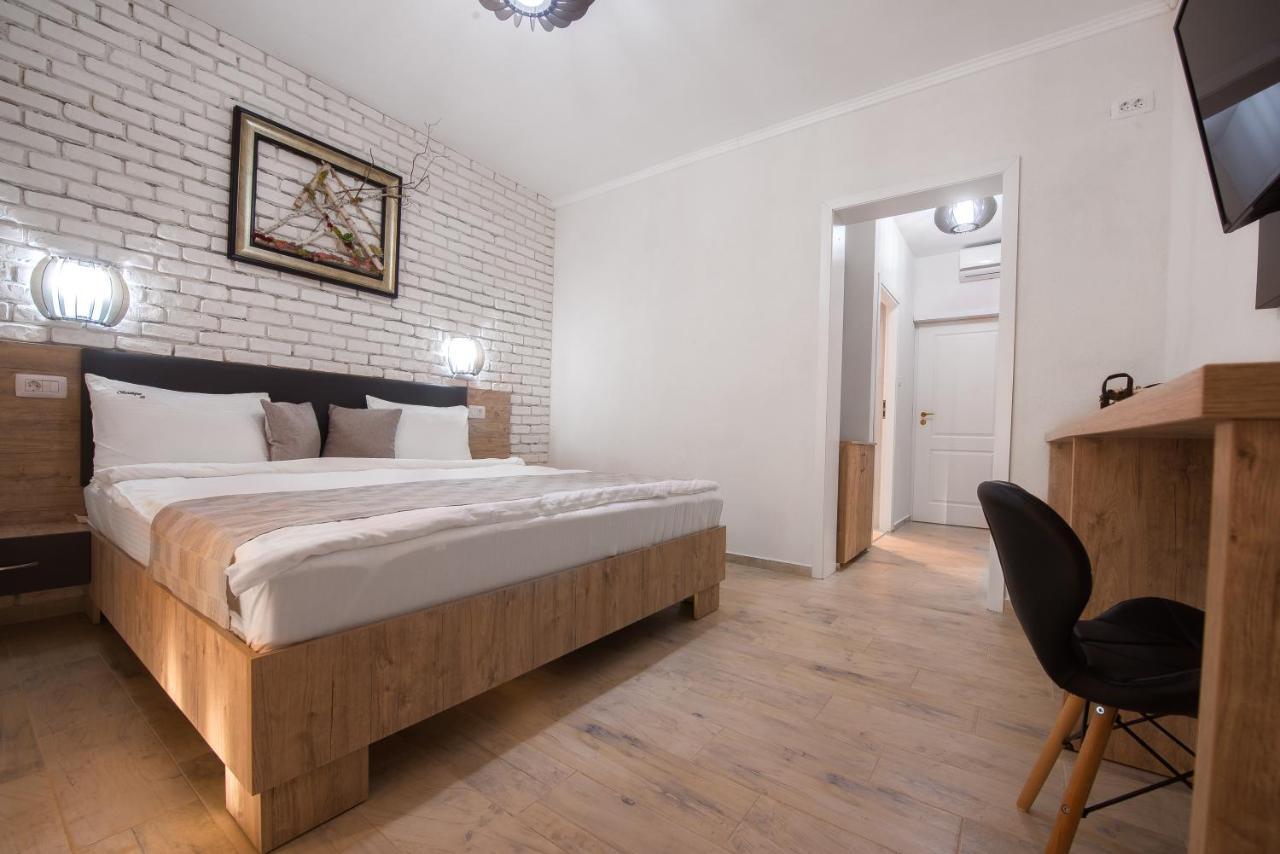 Hotel Boutique 23 Douăzeci şi Trei August Exteriér fotografie
