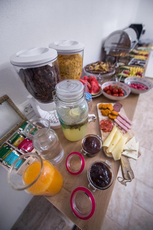 Hotel Boutique 23 Douăzeci şi Trei August Exteriér fotografie