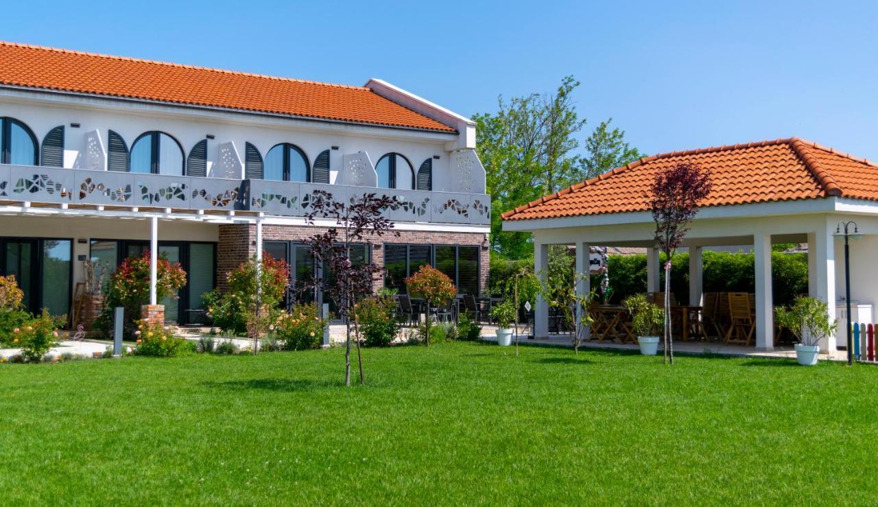 Hotel Boutique 23 Douăzeci şi Trei August Exteriér fotografie