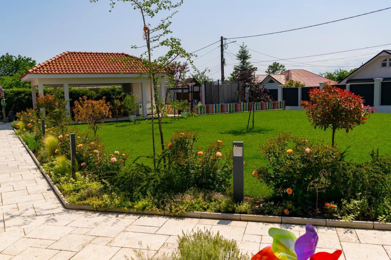 Hotel Boutique 23 Douăzeci şi Trei August Exteriér fotografie