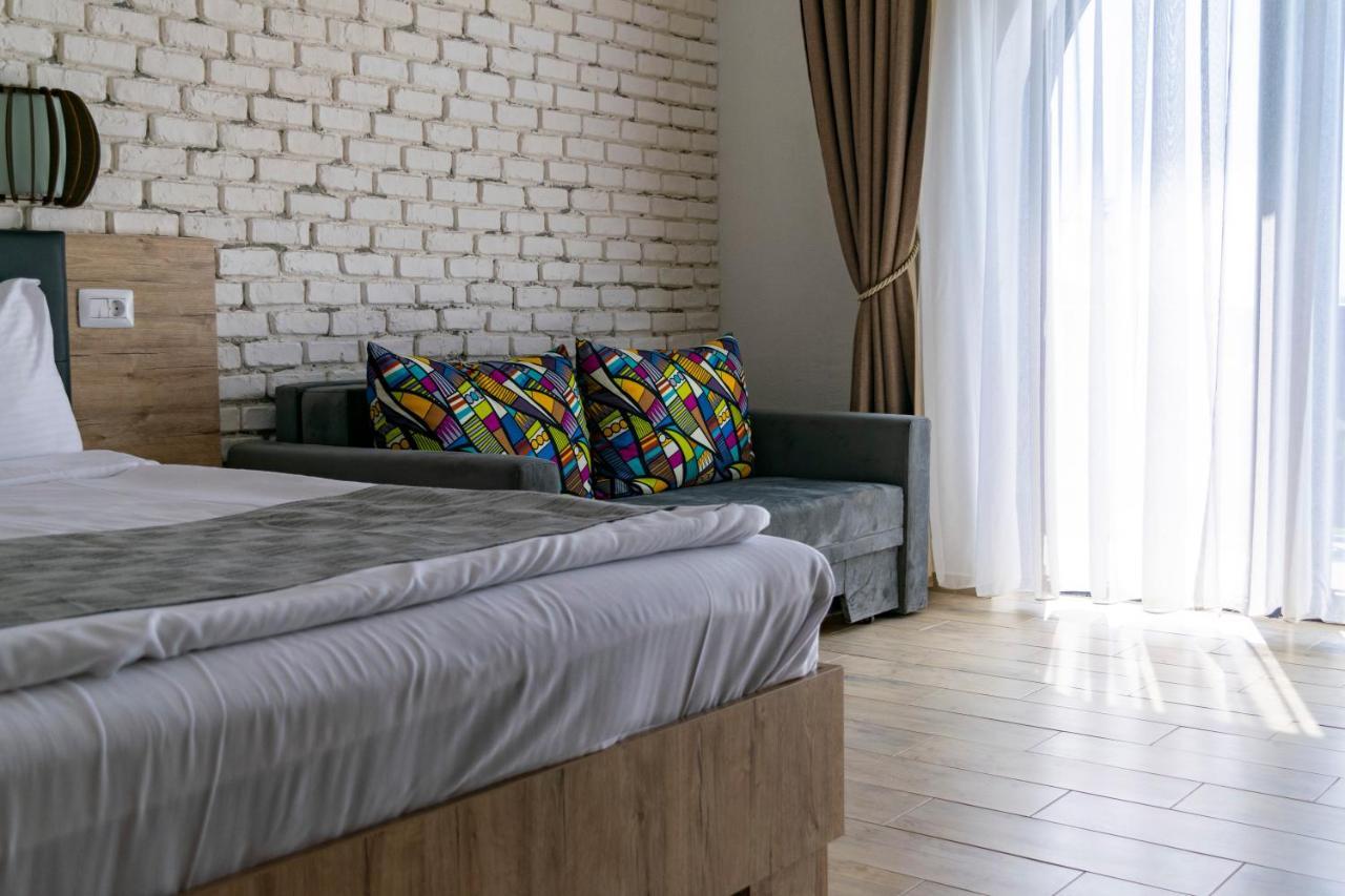Hotel Boutique 23 Douăzeci şi Trei August Exteriér fotografie
