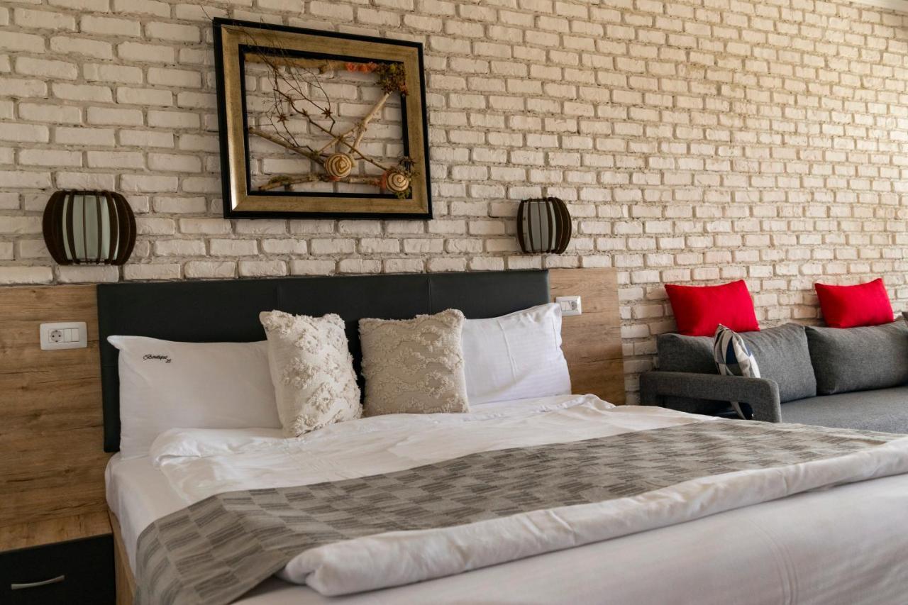 Hotel Boutique 23 Douăzeci şi Trei August Exteriér fotografie