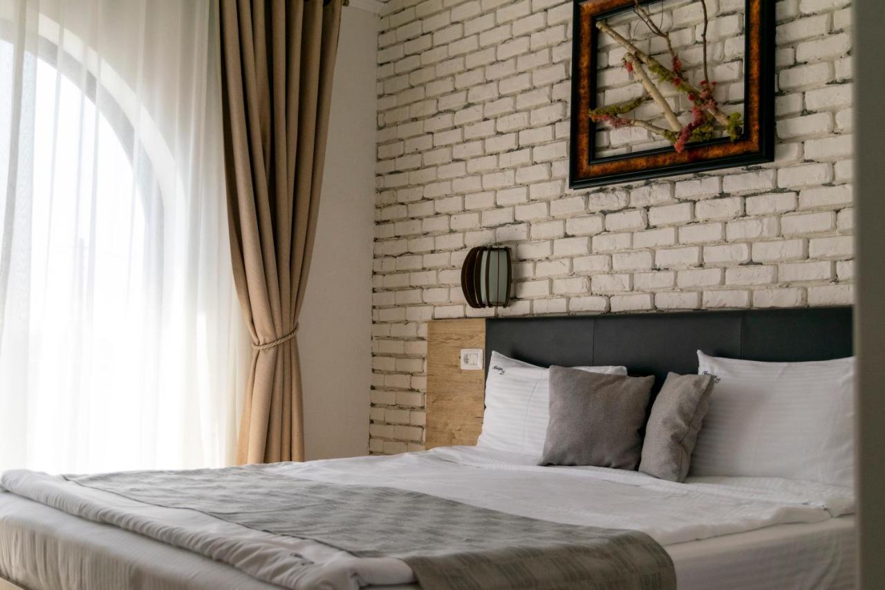 Hotel Boutique 23 Douăzeci şi Trei August Exteriér fotografie