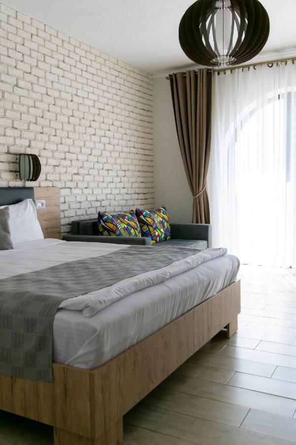 Hotel Boutique 23 Douăzeci şi Trei August Exteriér fotografie