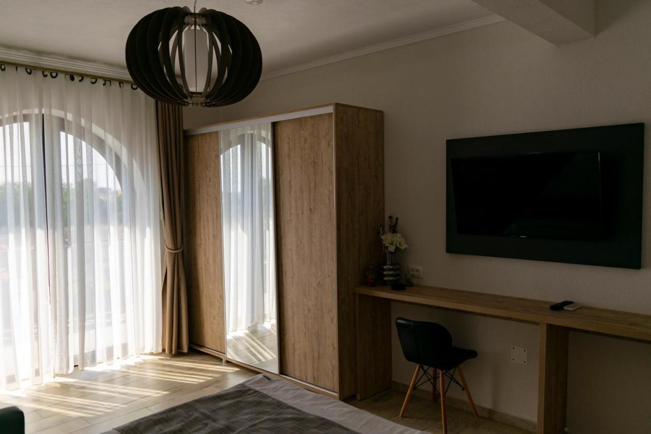 Hotel Boutique 23 Douăzeci şi Trei August Exteriér fotografie