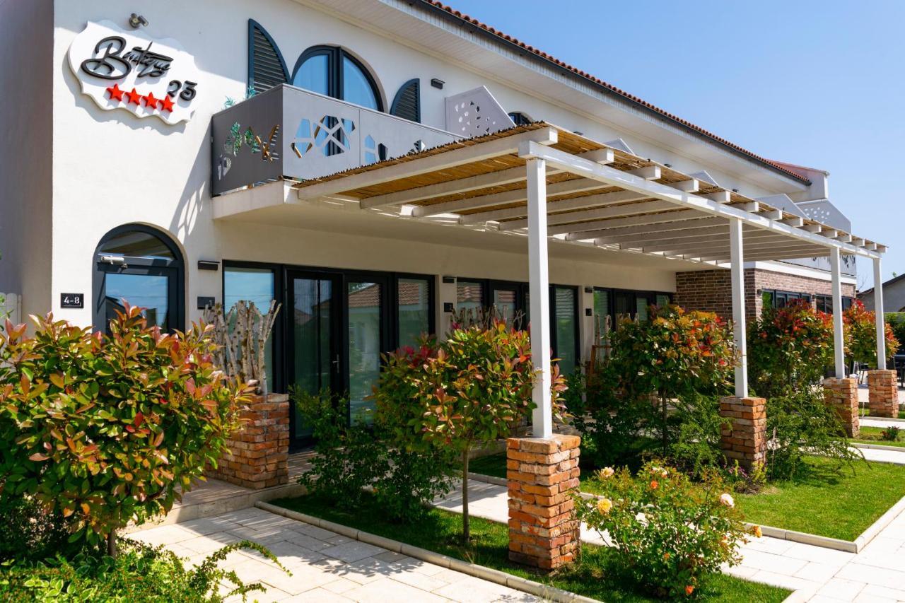 Hotel Boutique 23 Douăzeci şi Trei August Exteriér fotografie