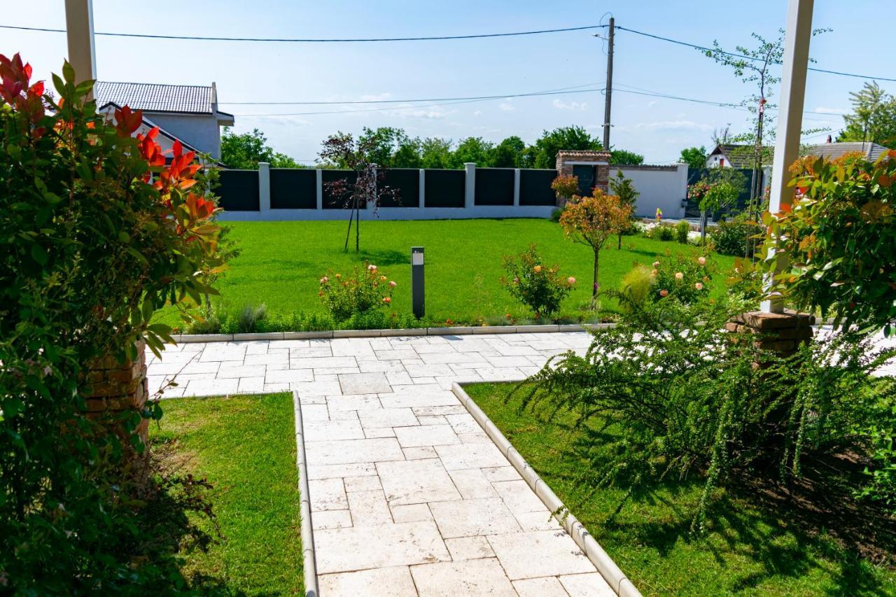 Hotel Boutique 23 Douăzeci şi Trei August Exteriér fotografie