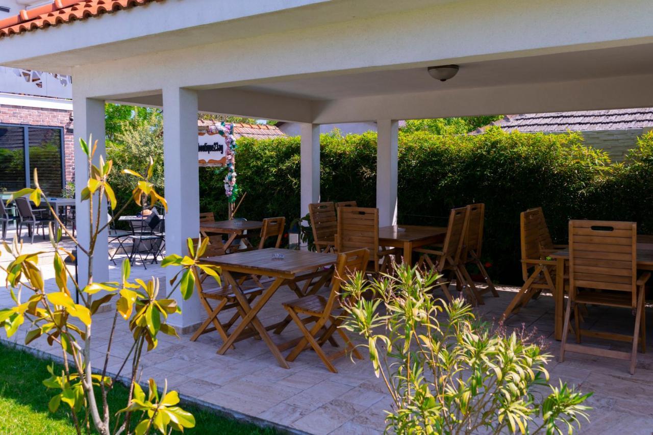 Hotel Boutique 23 Douăzeci şi Trei August Exteriér fotografie