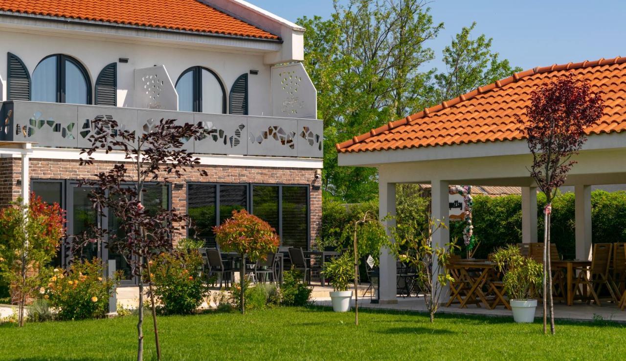Hotel Boutique 23 Douăzeci şi Trei August Exteriér fotografie